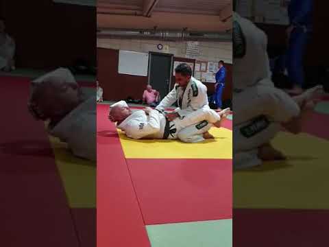BJJ Choke from Closed Guard with One arm Trapped