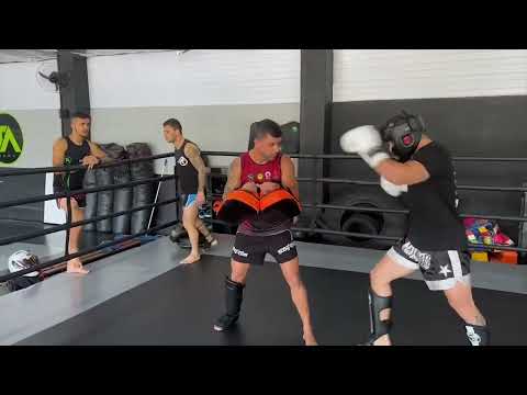 Treino de Sparring em nosso novo espaço. Professor Gustavo Erak em ação!