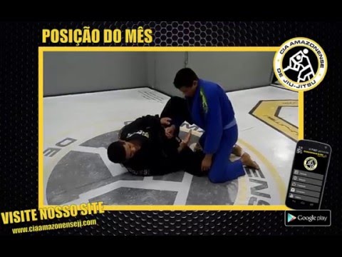 Finalização(omoplata) de guarda aberta, envolvendo o braço.