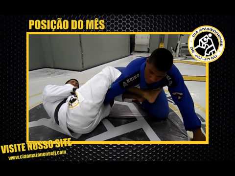 Finalização em chave de braço partindo da guarda De La Riva...