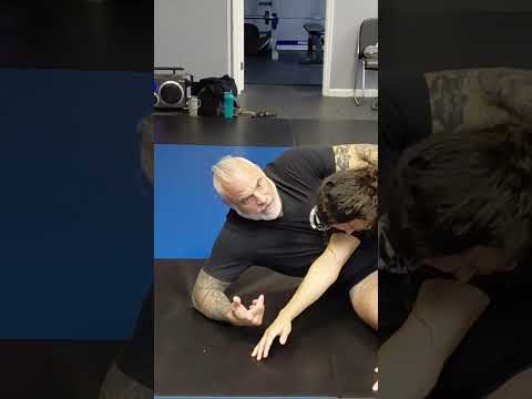 easy sweep by David Lohsen at Darkwolfmma #bjj #jiujitsu #grappling