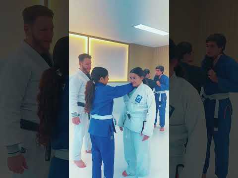 Meninas de 13 a 15 anos treinando com foco, disciplina e muita energia! #bjj #blumenau #jiujitsu