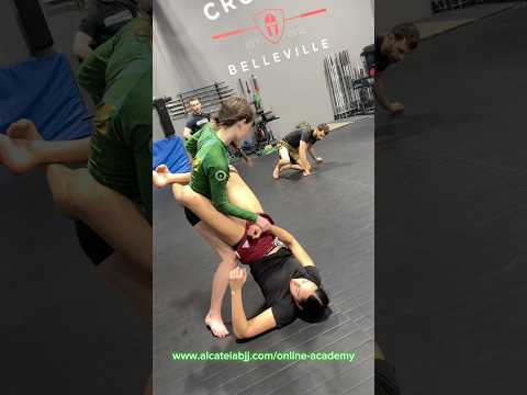 Breaking Closed Guard Pt.2 #bjj #jiujitsu #guardbreak #openingclosedguard #standingguardbreak