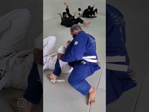 Single X Pass into rolling Omoplata or Omoplata Crucifix #bjj #jiujitsu #jiujitsumalta #ufcbjj