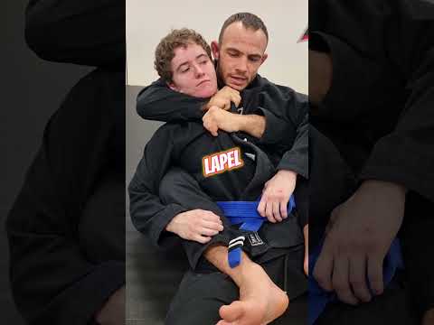 A short detail on finishing a back collar choke by coach Peaches