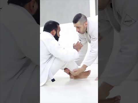 Passagens da guarda de ganchos Parte II por Rômulo “Caju” #BJJ4Life #JiuJitsu #BlackBelt