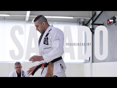 Treino de Sábado na Caju Jiu-Jítsu Academy: Todos os Níveis.