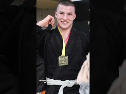 TAKING IN THE MOMENT AFTER WINNING A GOLD MEDAL 🥇 #bjjcompetition #jiujitsuwhitebelt #bjjbarcelona
