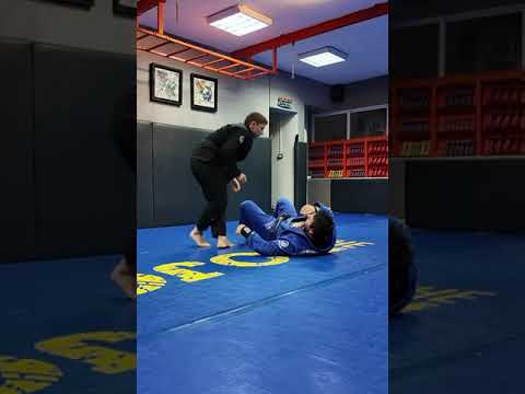 Professor Abdelkarim Rasheed shows first variation of passing using cross grip