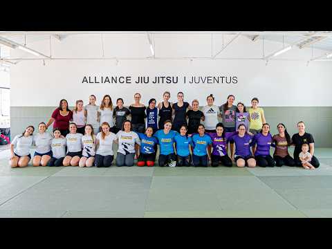 Aula de defesa pessoal para mulheres na Alliance Juventus.