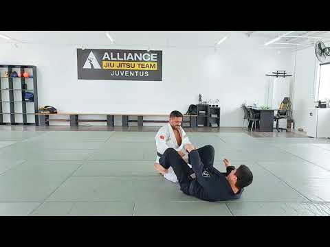 OMOPLATA DA GUARDA LAÇO COM VARIAÇÃO PARA O ARMLOCK