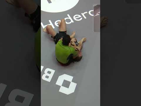 Estrelinha não funciona no jiu-jitsu? 👀😂 #KarateCombat #jiujitsu #bjj #grappling #shorts