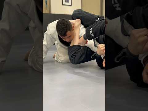 THE PERFECT PILLOW ARMBAR #jiujitsu #bjj #grappling #mma  #submissiongrappling #brazilianjiujitsu