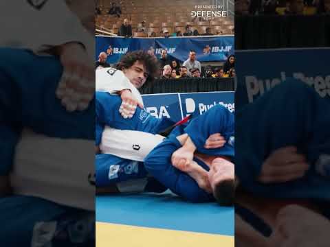 Cole Abate's SLICK kneebar is the Defense Soap Sub of the Month 🔥