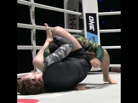 Down to the WIRE 🔥 Dante Leon scores a last-second catch against Kenta Iwamoto!