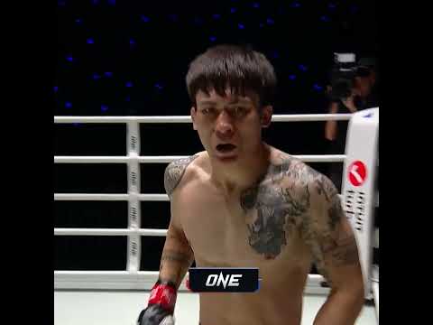 SURF'S UP 🏄‍♂️ Joshua "Flyin Hawaiian" Perreira scores an epic spinning backfist KO!