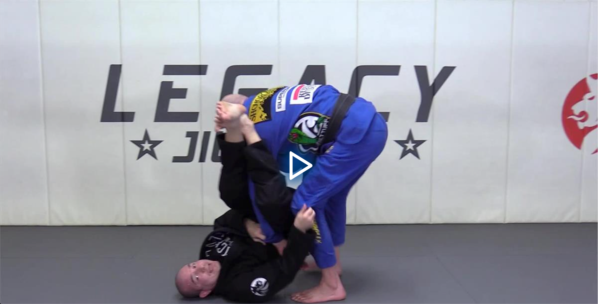 Omoplata Cross Guard by Alberto Crane image 5