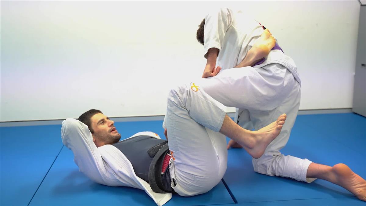 Open Guard Compendium Lower Body Guards: Leg Entanglements & Crab Ride by Ariel Tabak image 5