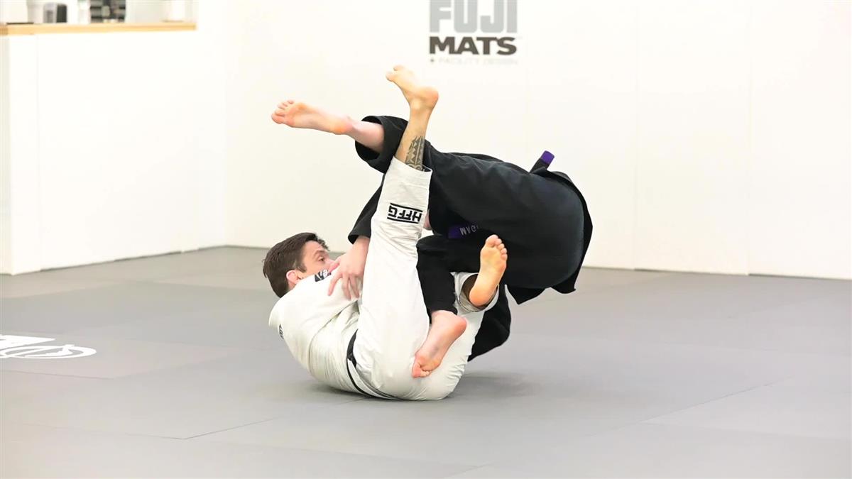 De La X: Sweeps, Back Takes and Submissions by Felipe Simplicio image 3