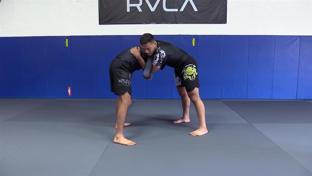 EL Monstro Front Headlock Attacks by Elder Cruz image 4