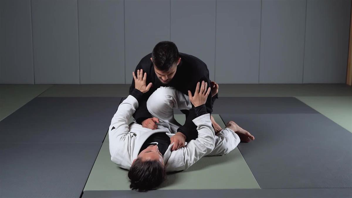 Footwork Passing vs The Supine Guard by Isaac Doederlein image 5