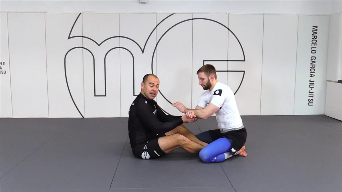 2 on 1 Control No Gi by Marcelo Garcia image 4