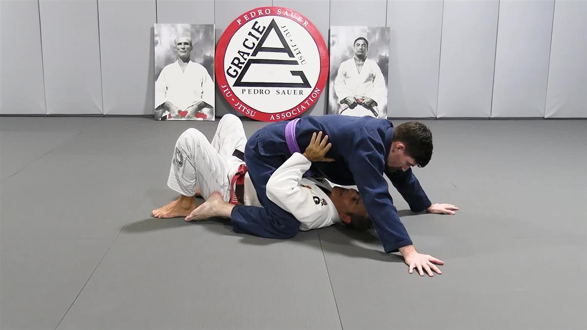 Avoiding Mount by Pedro Sauer image 4