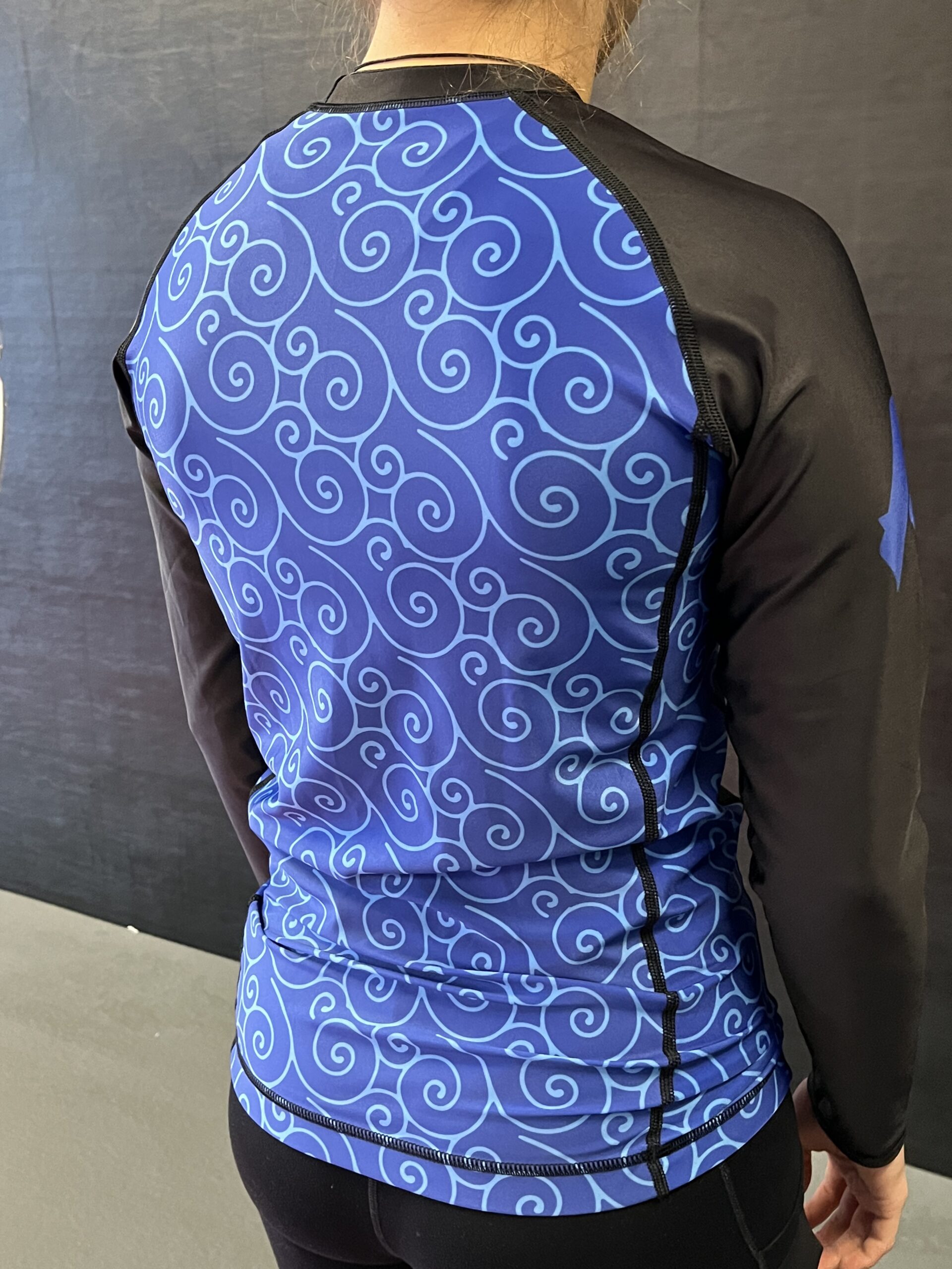 FLOW LIKE WATER Long sleeve Rashguard