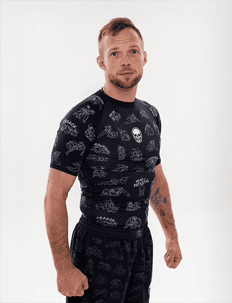 Chokes’n’Bones / Pánský rashguard s krátkým rukávem – černý