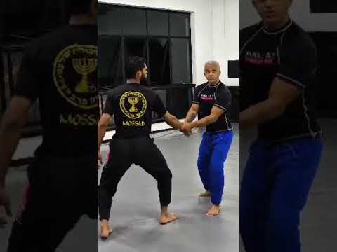 Aula de Defesa Pessoal em comemoração ao dia das mulheres.