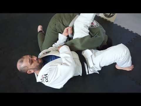 Omoplata desde Guardia Cerrada