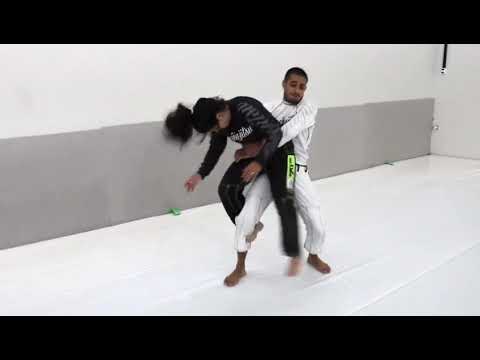 Defesa Pessoal Feminina - Professora Thayse