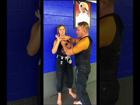 Choke Defense against A Wall #chokedefense #wallchokedefense #womenempowerment #fightlikeagirl