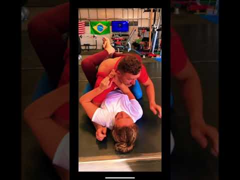 ⚡️T-Shirt Choke⚡️#womensselfdefense #bjjgirls #selfdefensetipsforwomen #selfdefensetechniques