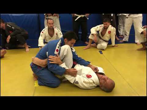 Chave de braço com variação para o Omoplata