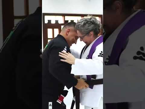 Amor que não cabe no peito ❤️ honrado em graduar minha mãezinha a faixa marrom, merece muito.