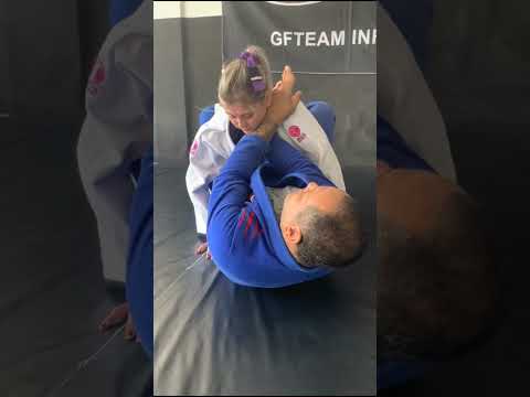 estrangulamento  dentro da guarda