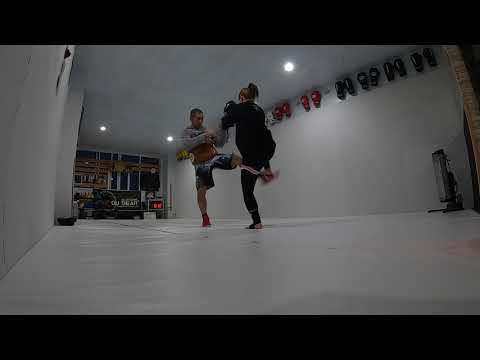 浜松市で格闘技に特化したパーソナルトレーニング！キックボクシング女性パーソナルトレーニング