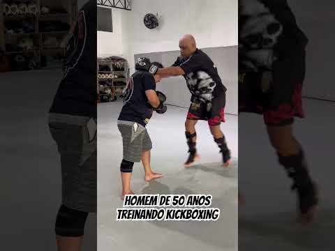 Homem de 50 anos treinando luta #kickboxing #hapkido #taekwondo #muaythai #bjjlifestyle