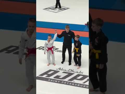 Схватка детей на турнире по борьбе, почти флай арм бар #bjj