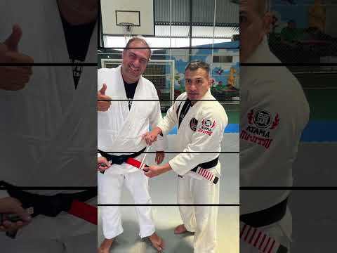 O professor Legionário 01 Iranilson Lima  concede à Faixa Preta 2 Grau ao Legionário Alexandre