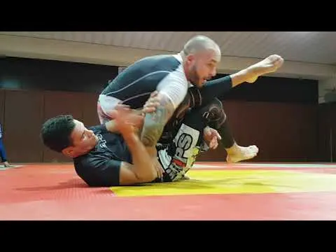Opening the JiuJitsu Closed guard (NoGi)