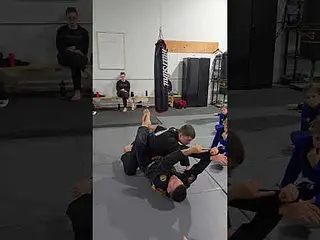 Briser la grip et prendre le dos - Connexion BJJ kids #bjj #jiujitsu #mindset #mma #sweep