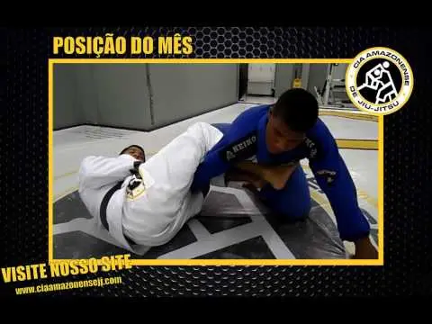 Finalização em chave de braço partindo da guarda De La Riva...