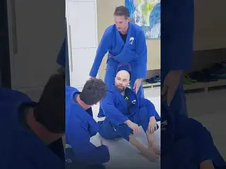 Todo dia é uma chance de evoluir.Todo treino, um passo a mais rumo à sua melhor versão. #jiujitsu