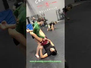 Breaking Closed Guard Pt.2 #bjj #jiujitsu #guardbreak #openingclosedguard #standingguardbreak