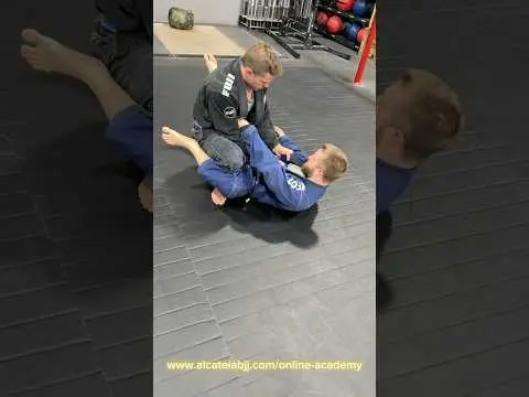 Breaking Closed Guard Pt.1 #bjj #jiujitsu #guardbreak #openingclosedguard #combatbase