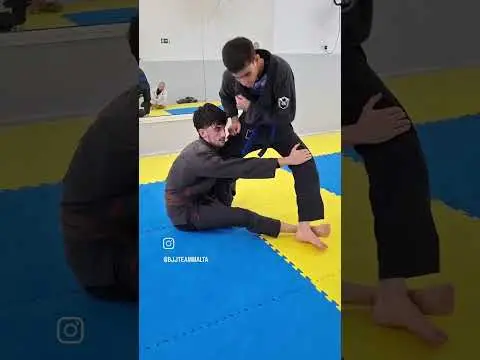 Inst @kyran_6799 teaching three sweeps from the #shintoshin position during our Saturday class 🔥#bjj