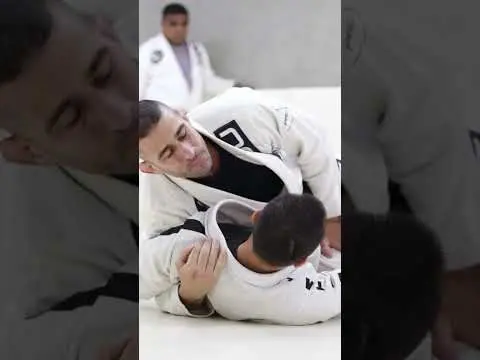 Guarda sentada: Variações de raspagem de ganchos #JiuJitsu #BJJ4Life #BJJ #BlackBelt #ButterflyGuard