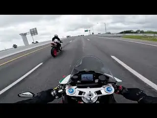 Cruising the Bay #lordandlions #ducati #ducatipanigale #rollridelift #ducatipanigalev2